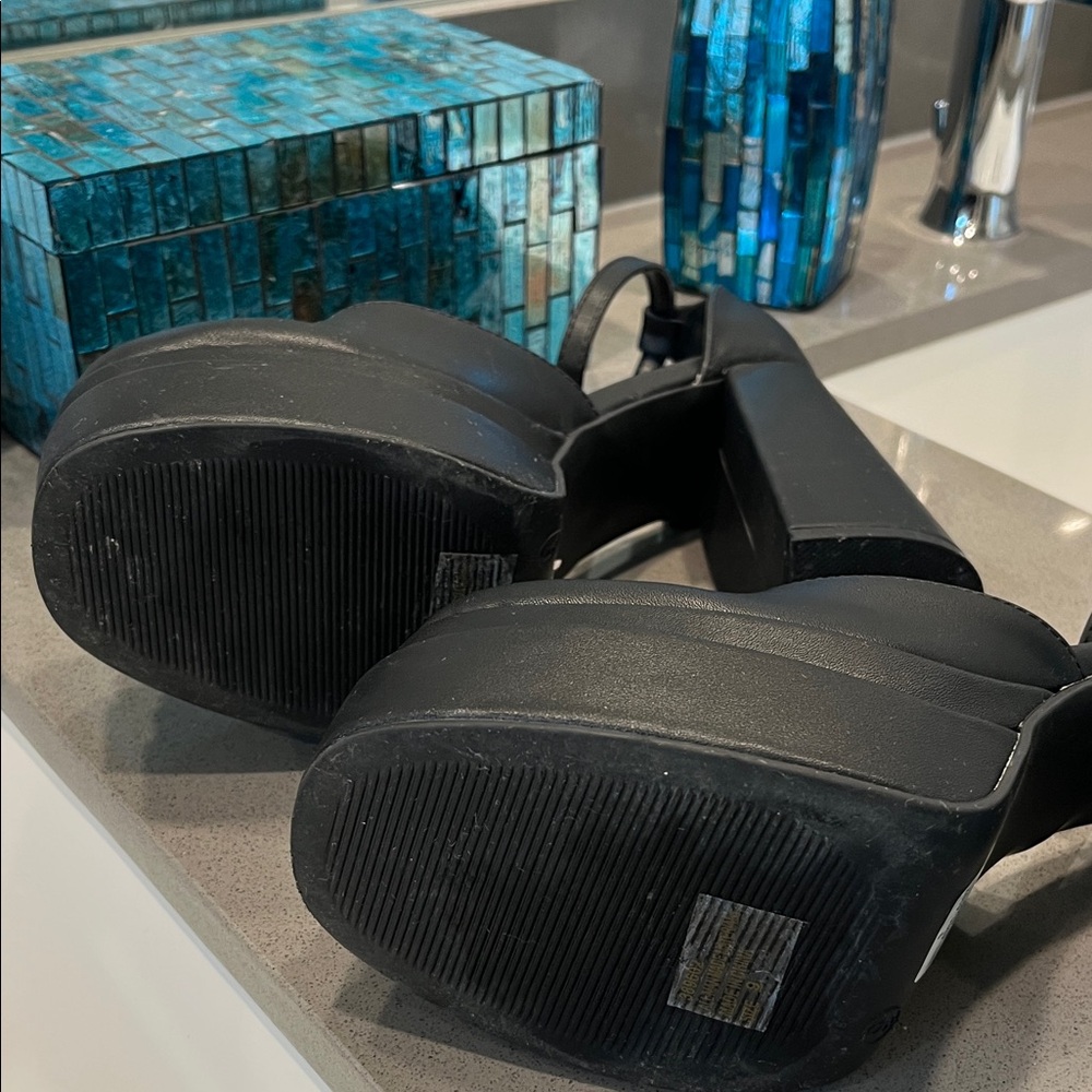 Black Platform Women's Shoes - Picture 14 of 16